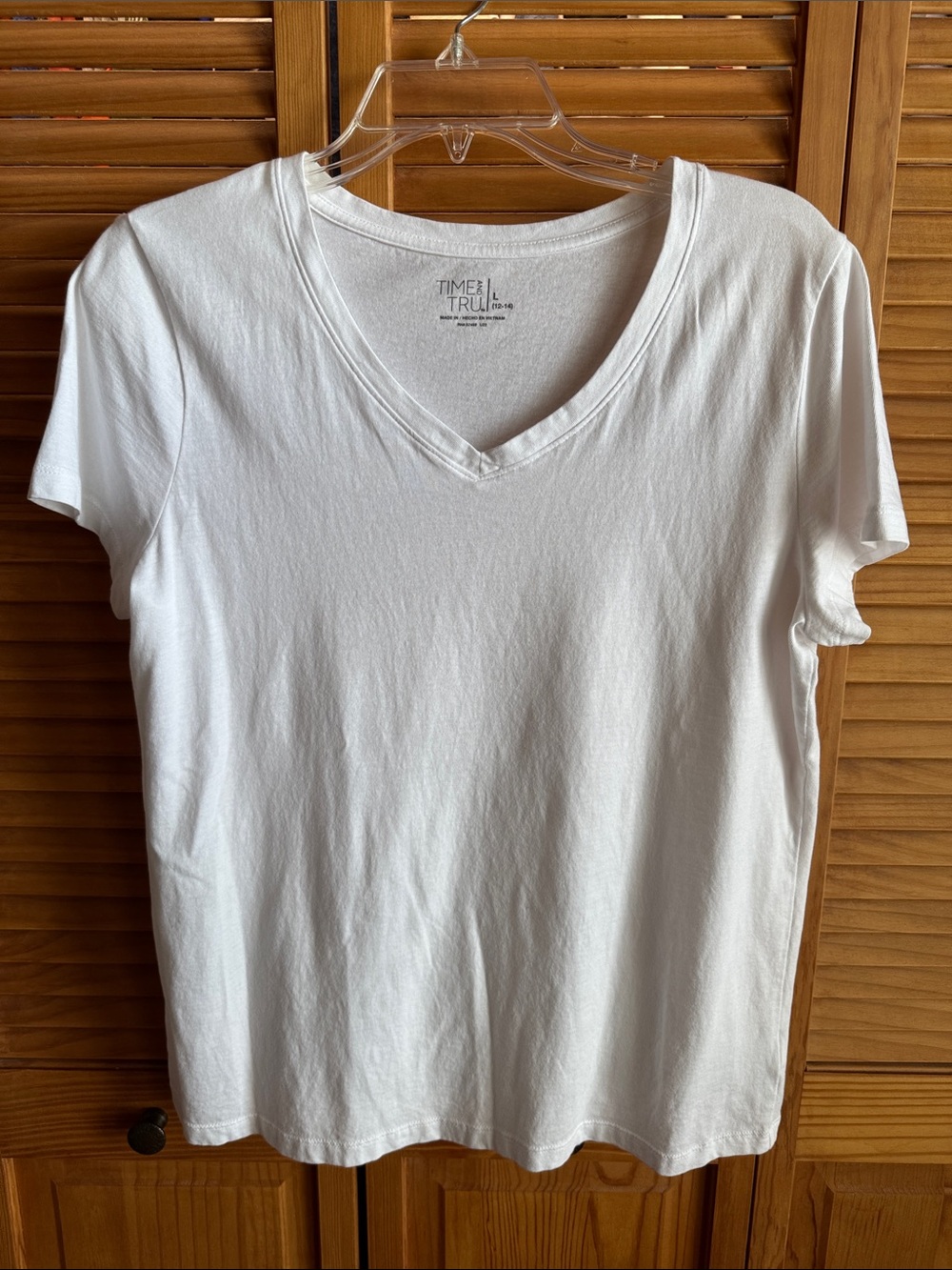 Time and Tru White V-Neck Short Sleeve Tee